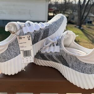 Adidas White Kaptir Flow Shoe Box